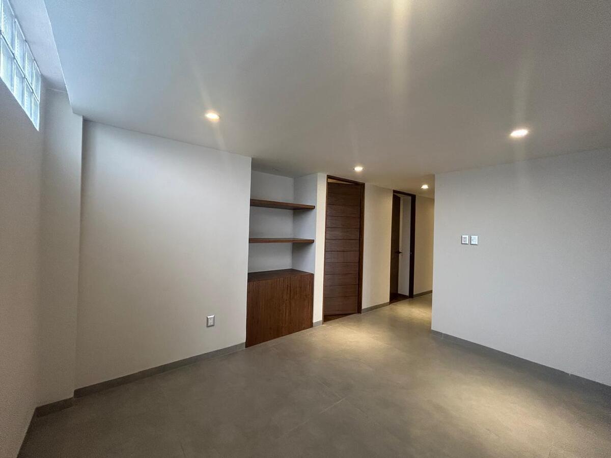 16 de 46: Family room o Estudio