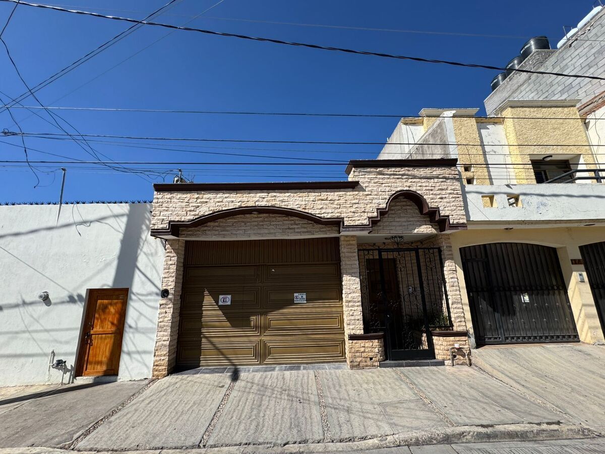 2 of 6: Fachada exterior