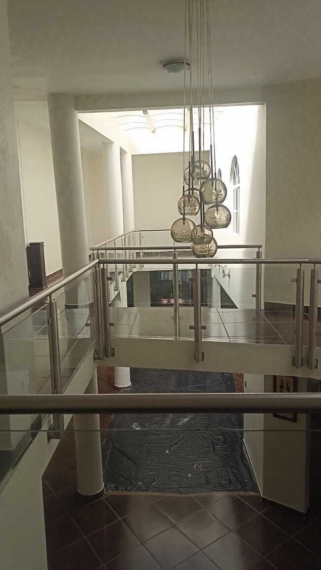 3 of 6: Balcón interior y pasillo a recámaras