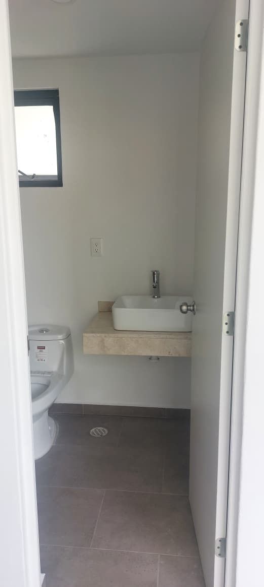 6 de 11: BAÑO COMPARTIDO COMPLETO