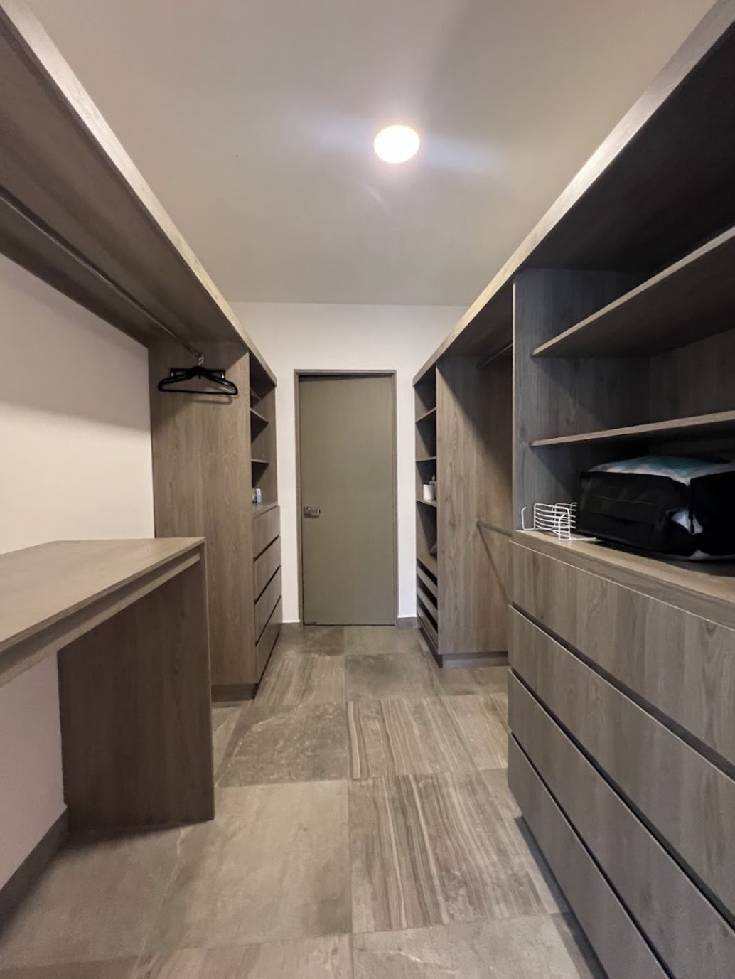 4 de 12: WALKING CLOSET REC. PRINCIPAL