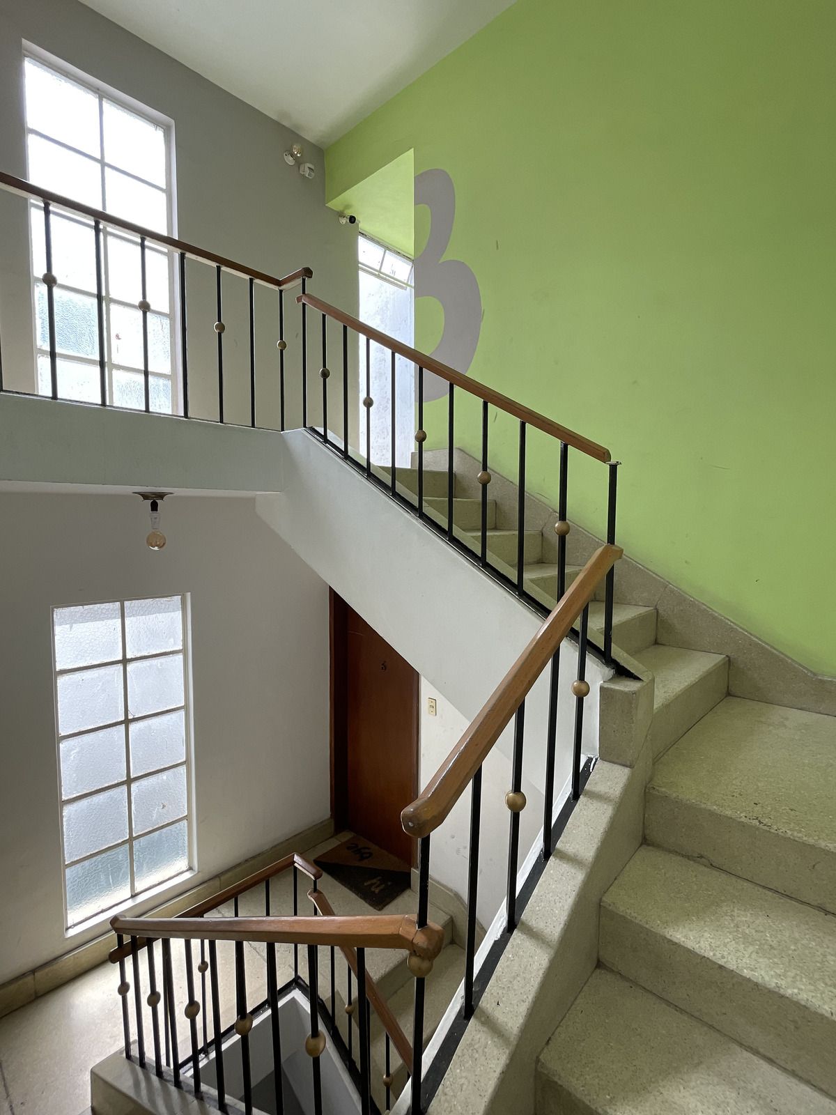 23 de 23: Escaleras edificio