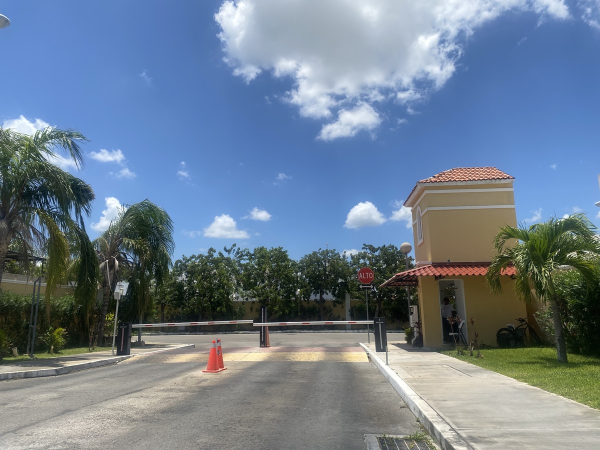2 de 25: Entrada a la privada