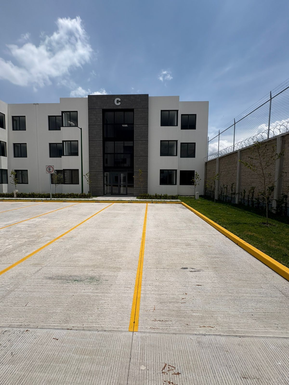 1 de 15: EDIFICIO, MUROS INDEPENDIENTES,SEPARADOS ENTRE TORRE Y TORRE