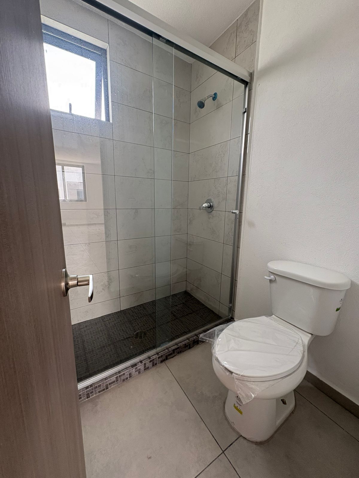 9 de 15: BAÑO ILUMINADO