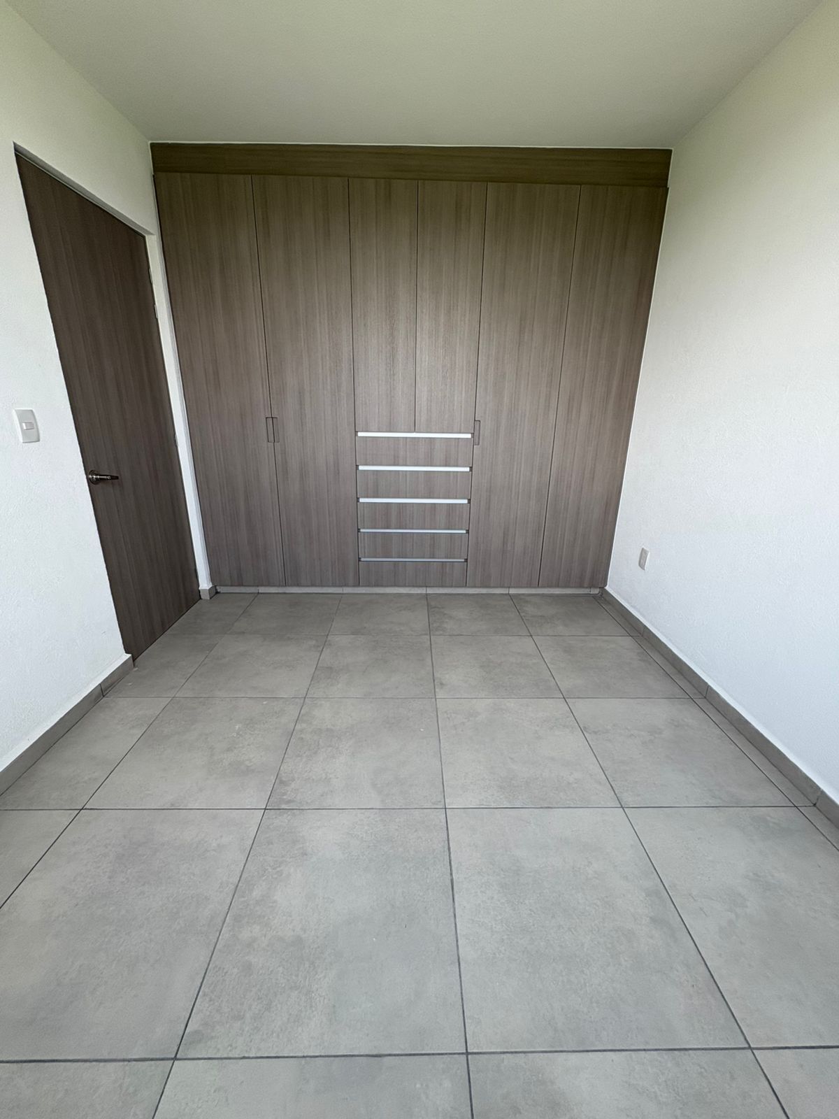 10 de 15: CLOSETS DE PISO A TECHO