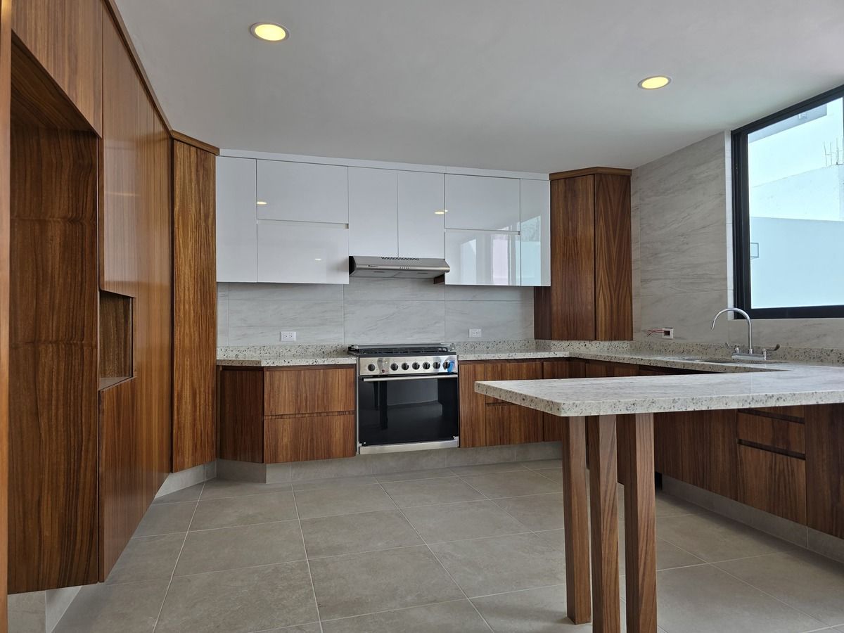 7 of 41: Cocina barra cuarzo