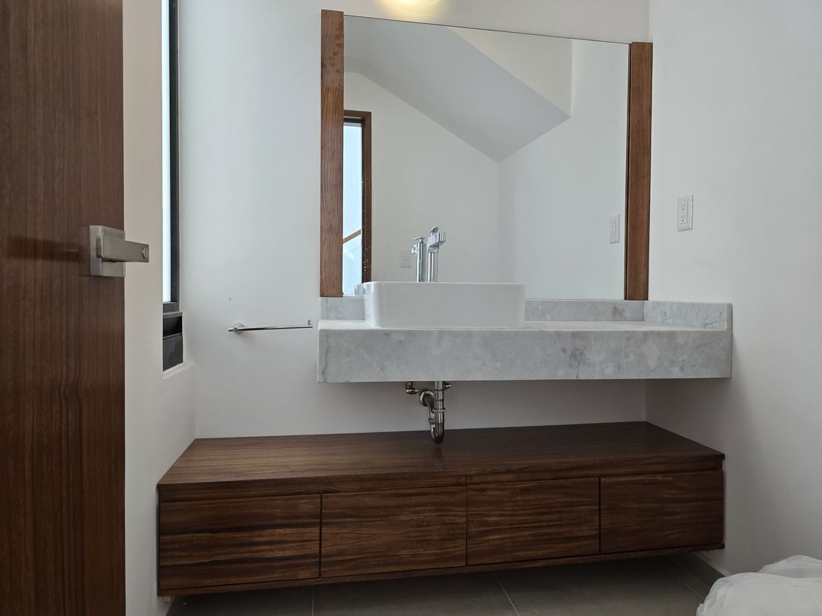 11 of 41: Baño visitas