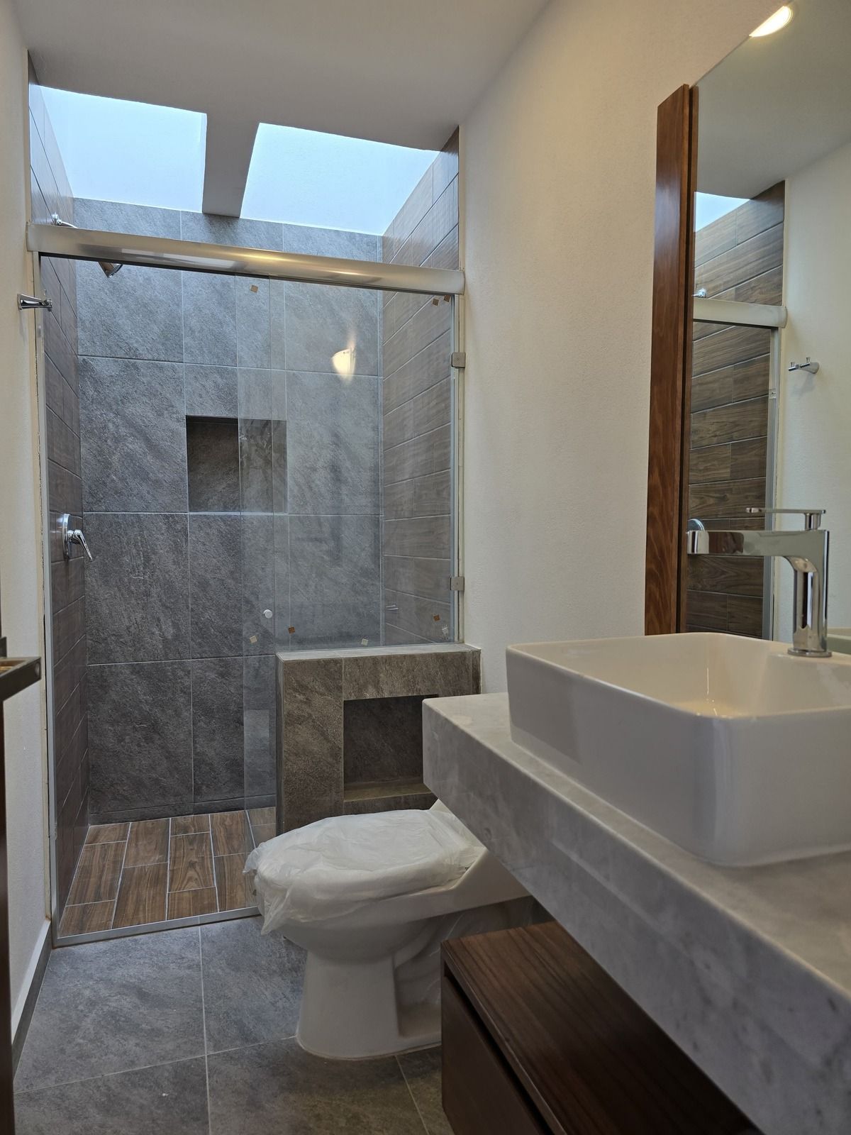20 of 41: Baño recámara #2