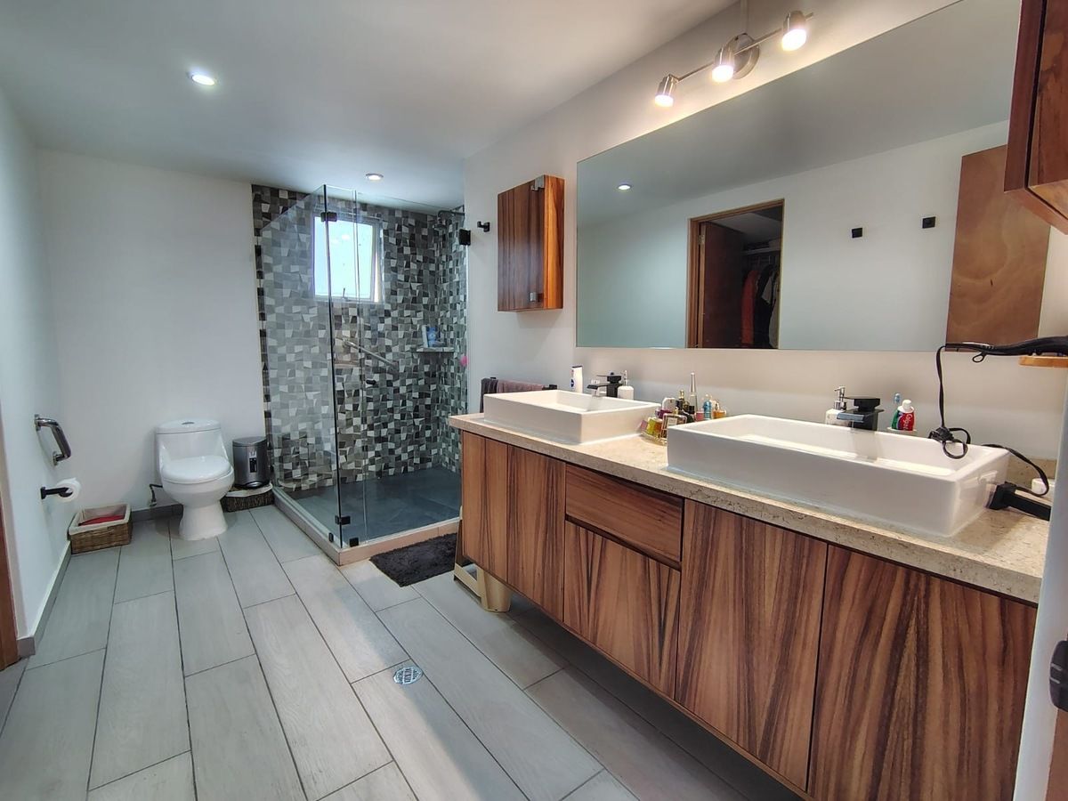 14 de 19: Baño Principal