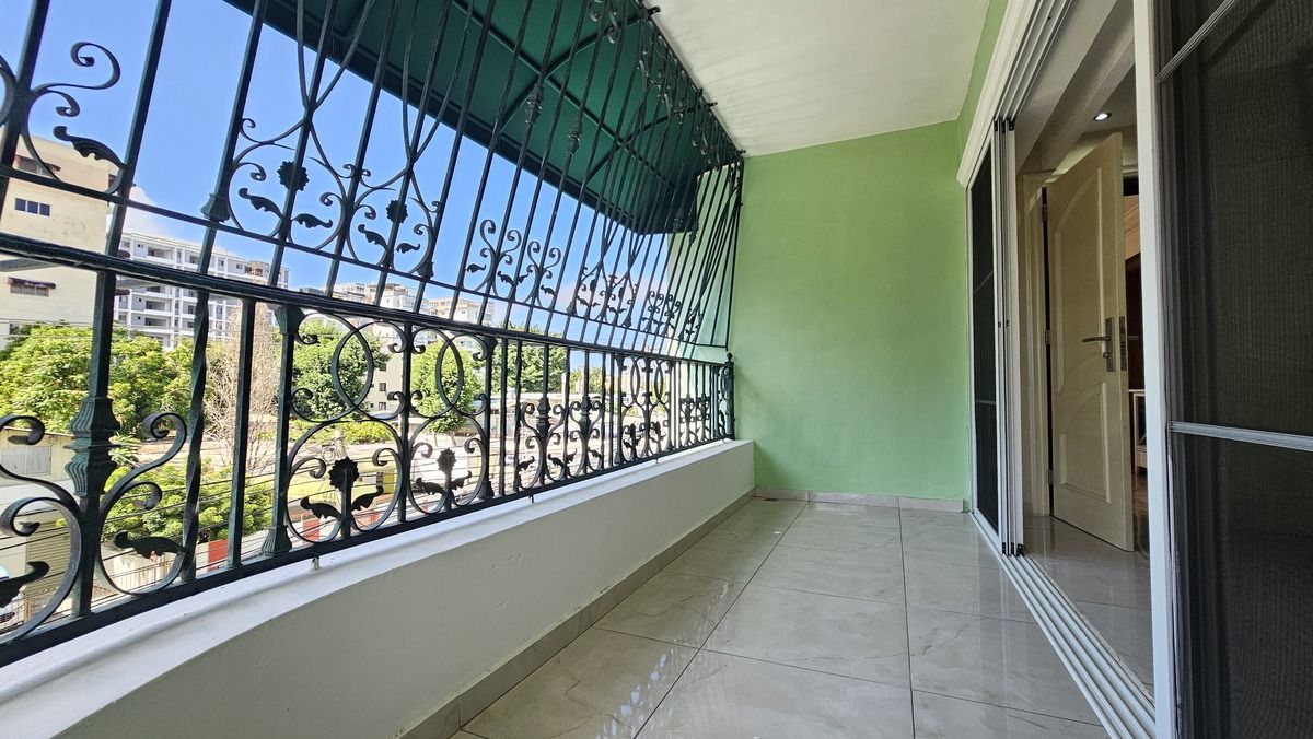 15 de 42: Balcon
