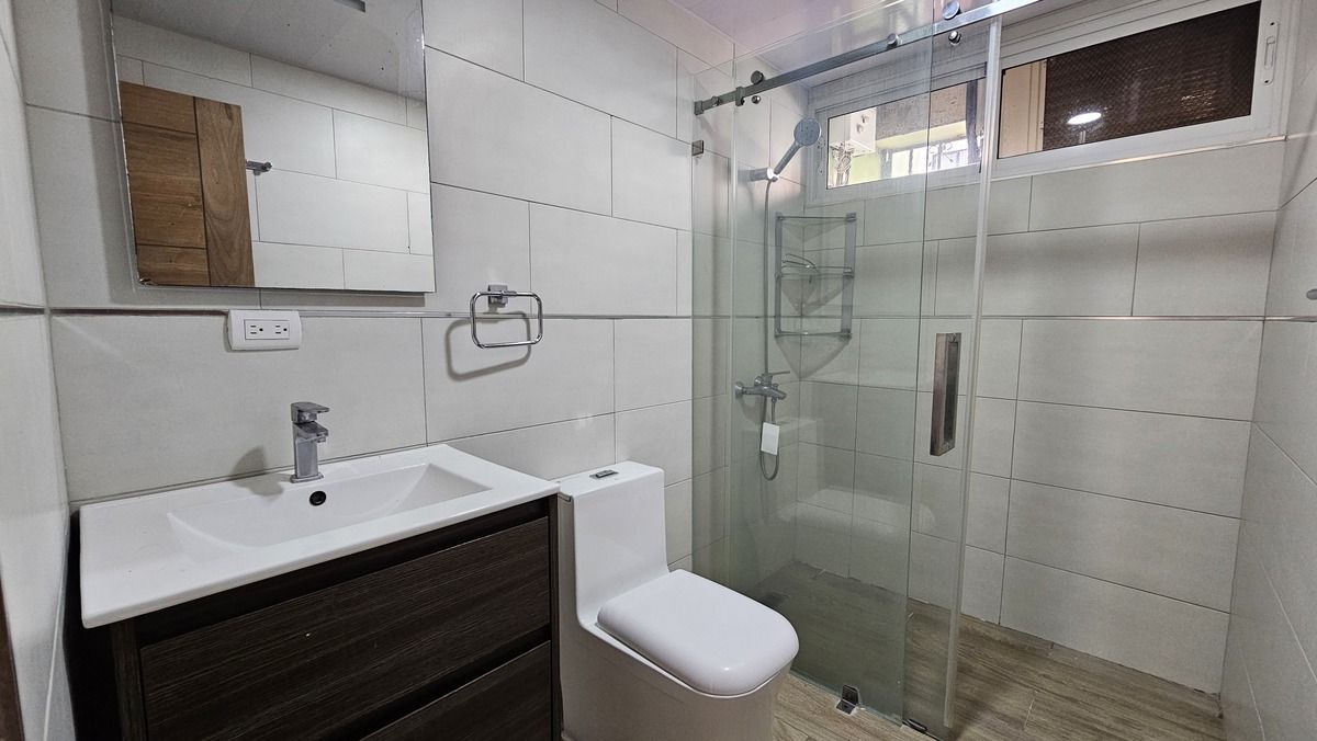 21 de 42: Baño habitaciones secundarias