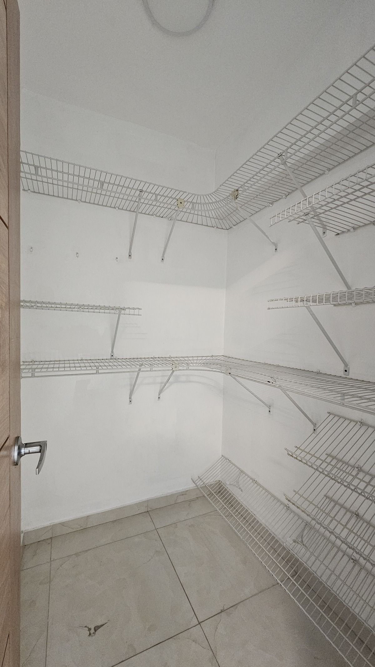 28 de 42: Closet habitacion secundaria