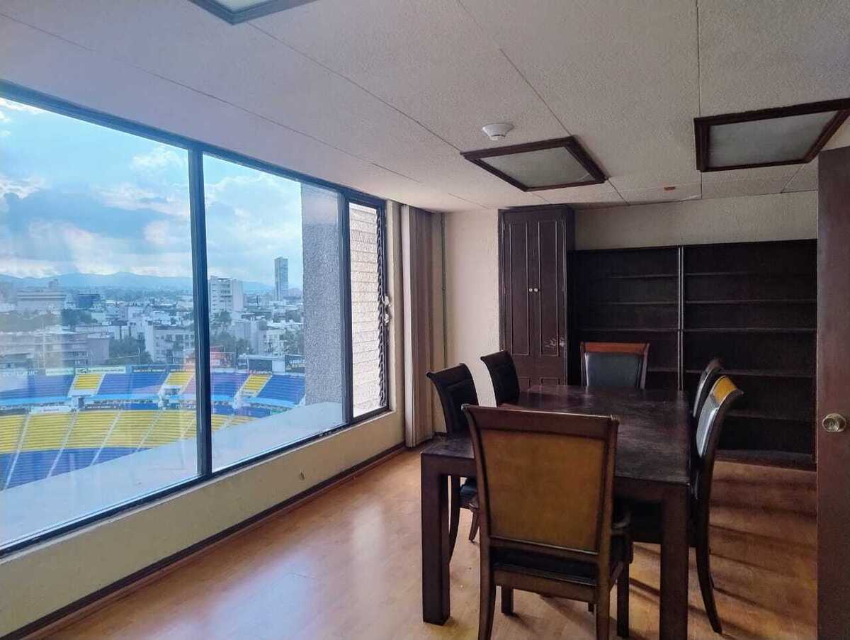 3 de 26: Sala de juntas con baño