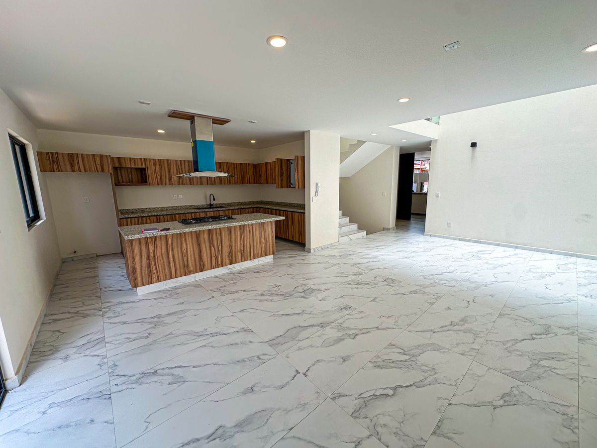 https://assets.easybroker.com/property_images/5454728/94462172/EB-TY4728.JPG?version=1755395287