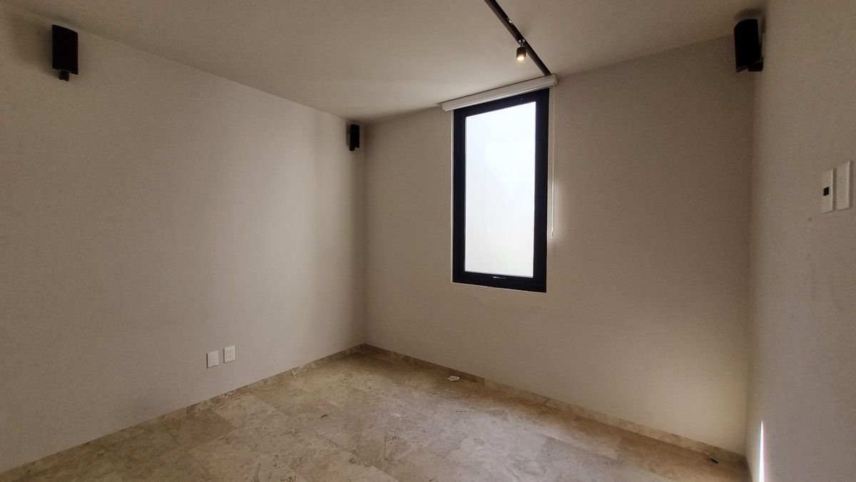 5 of 12: Habitación secundaria 1