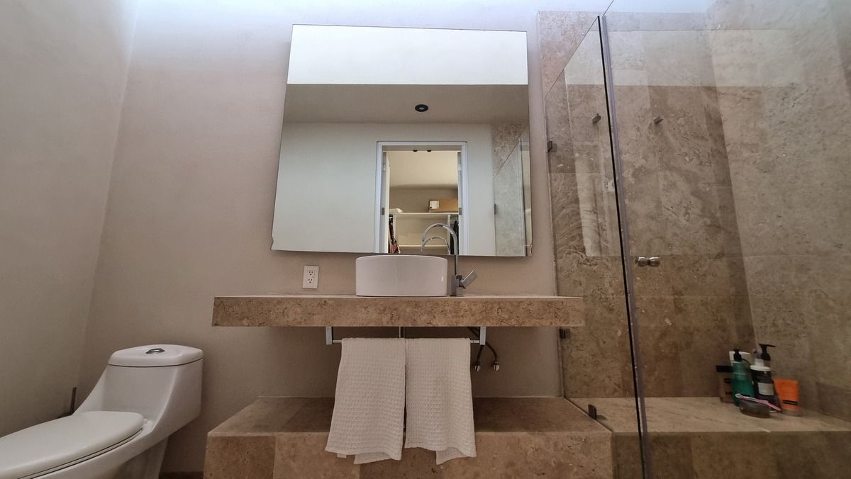 11 of 12: Baño principal