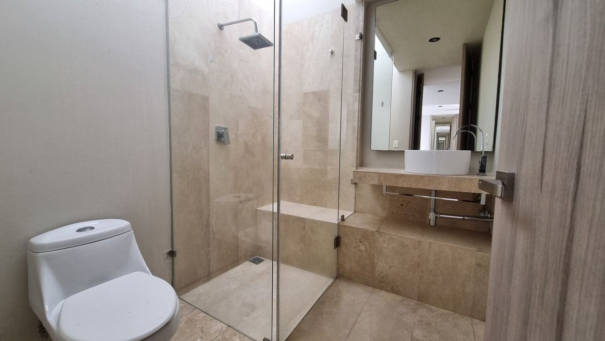 9 de 14: Baño principal