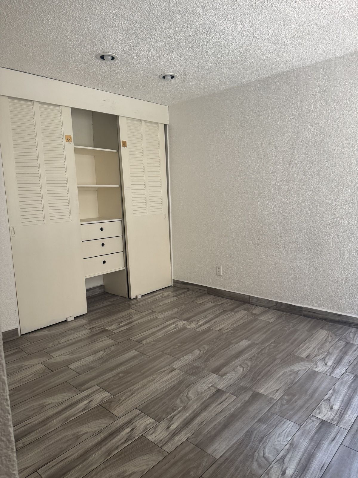 5 de 14: Clóset habitación principal