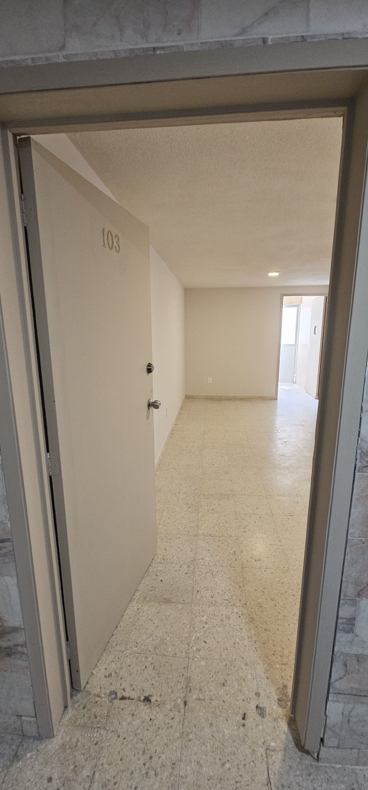 5 de 24: entrada al departamento