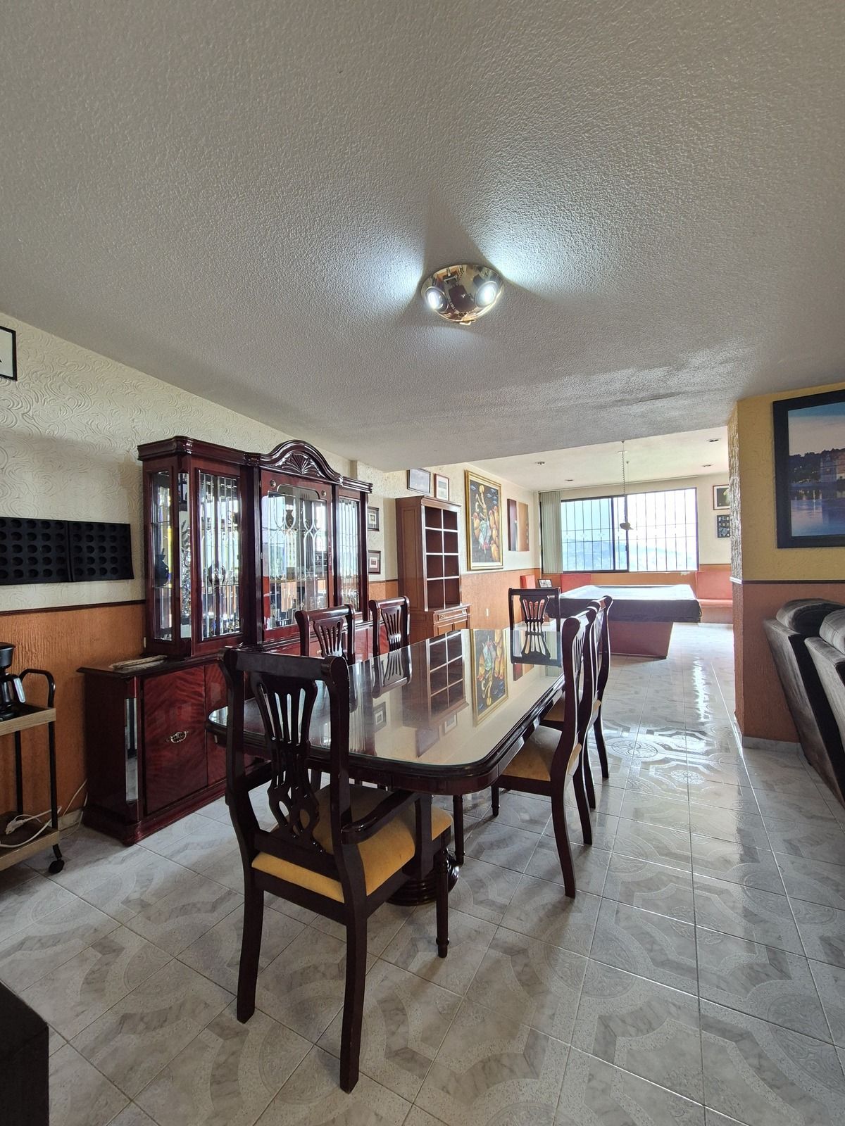 5 of 24: Comedor