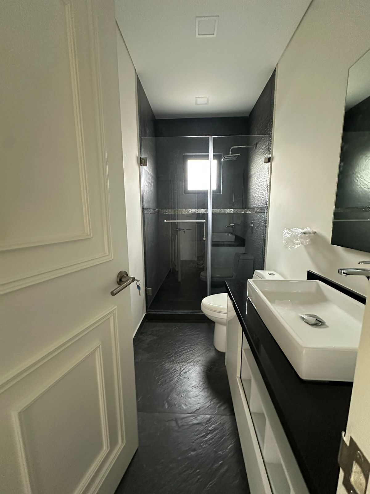 6 of 18: baño recámara secundaria 1