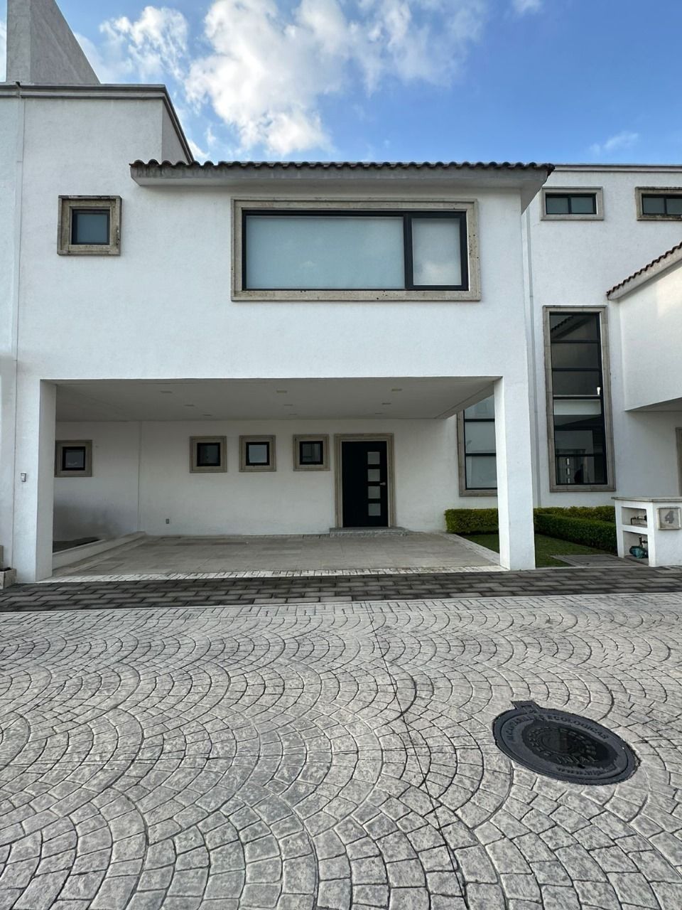 1 of 18: fachada