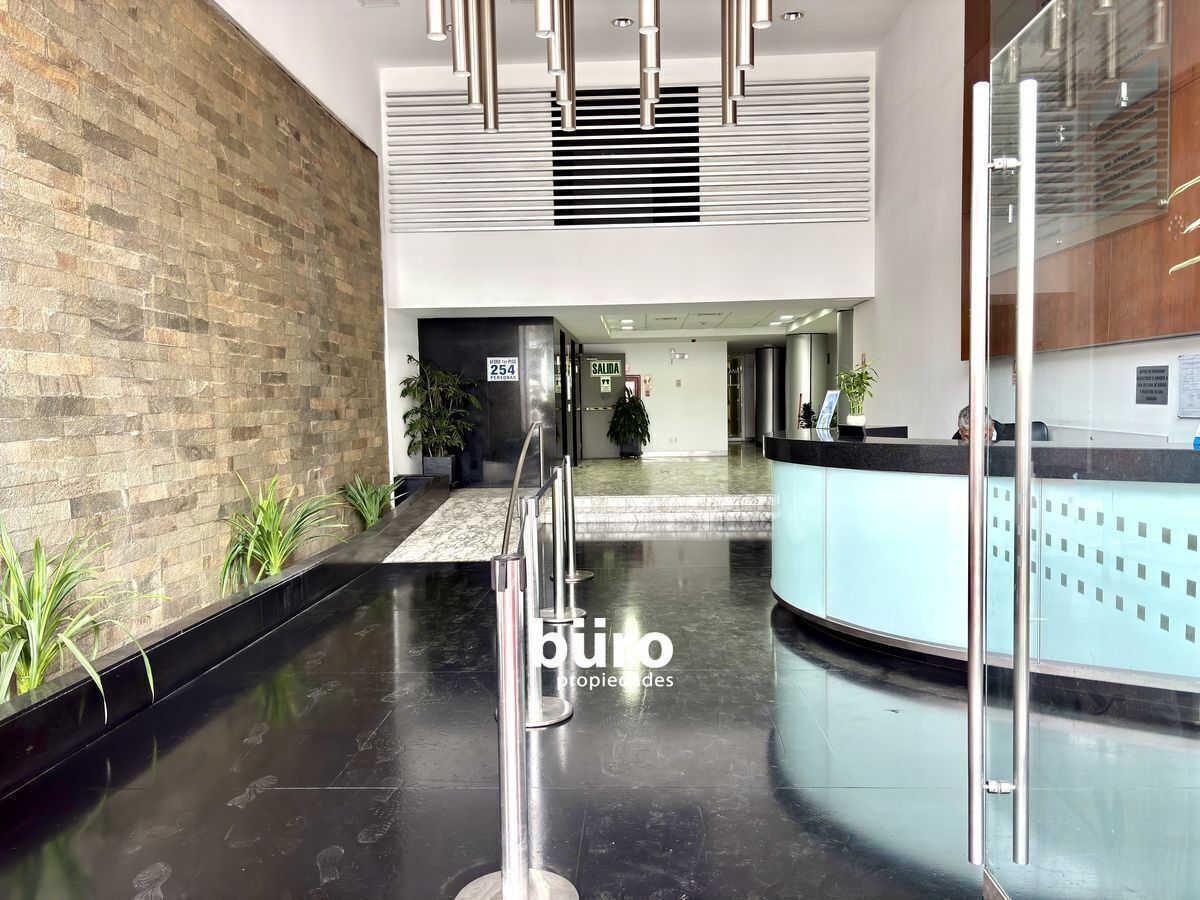 21 de 23: Lobby edificio