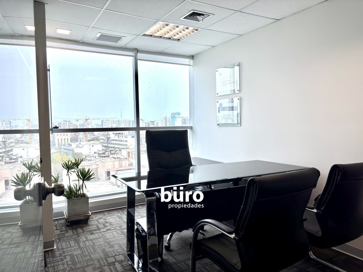 3 de 23: Oficina gerencia con vista a calle 2