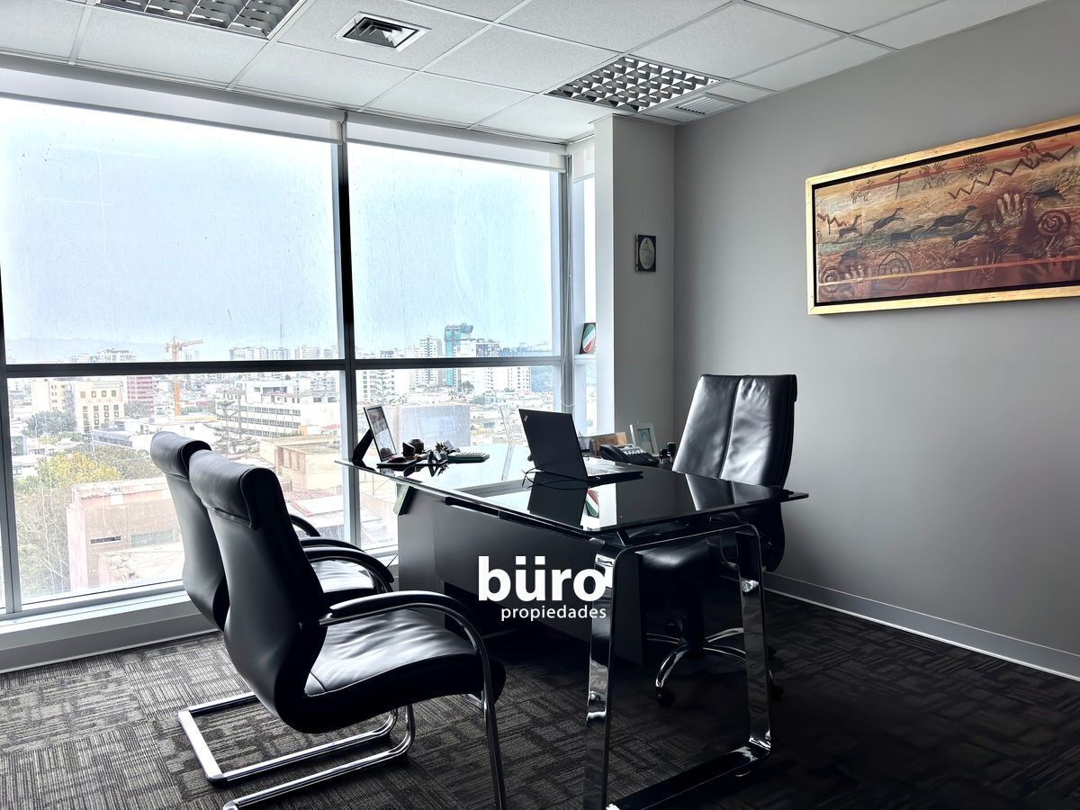1 de 23: Oficina gerencia con vista a calle 1