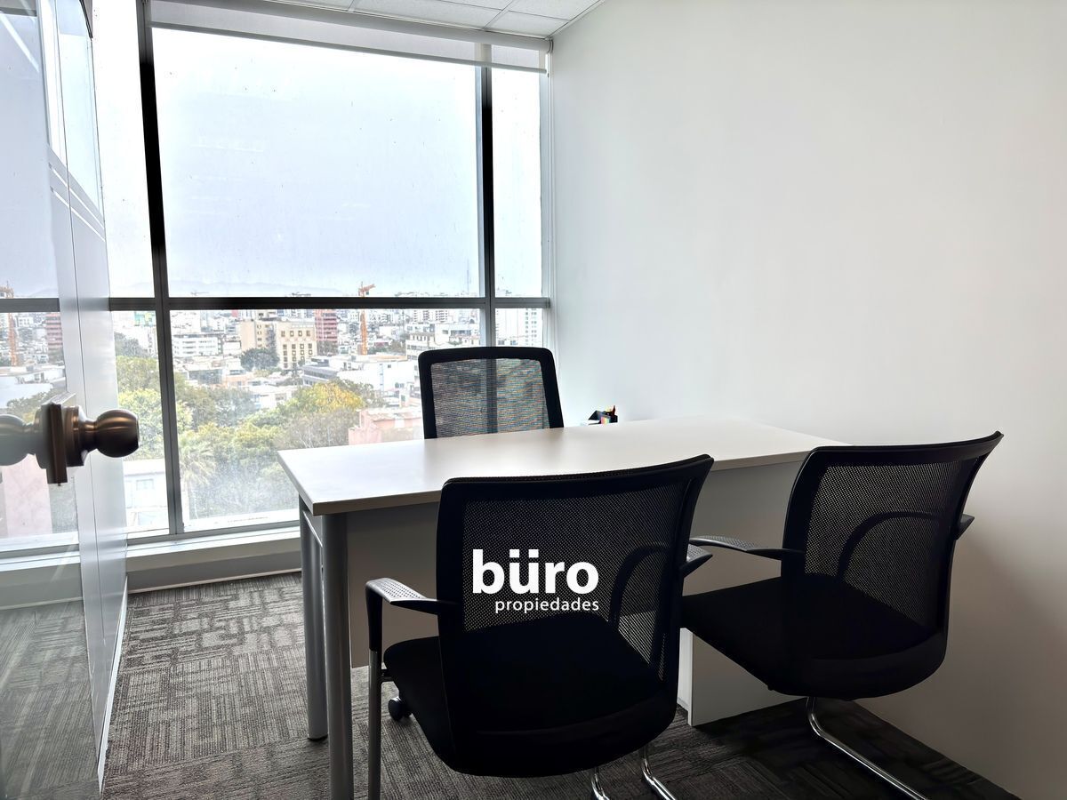 6 de 23: Oficina gerencia con vista a calle 4
