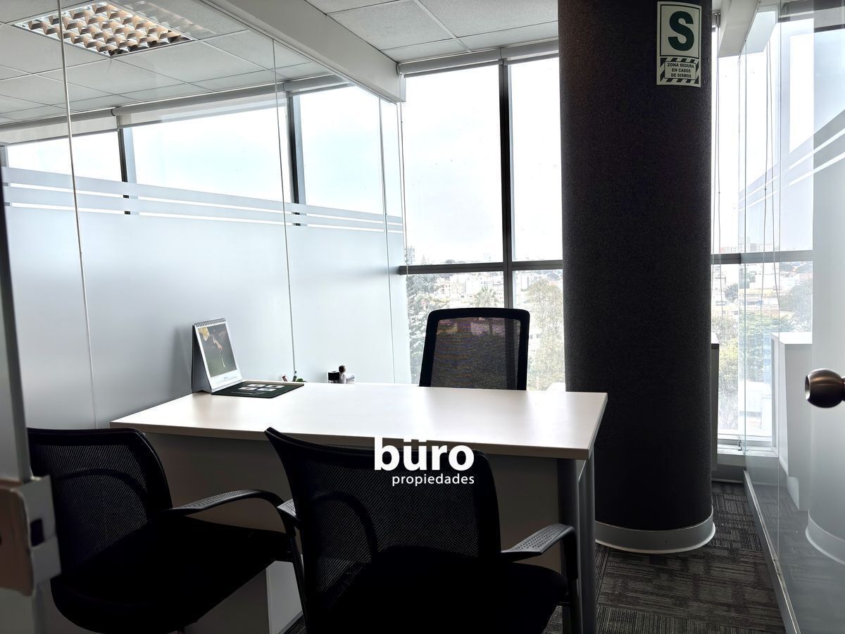 5 de 23: Oficina gerencia con vista a calle 3