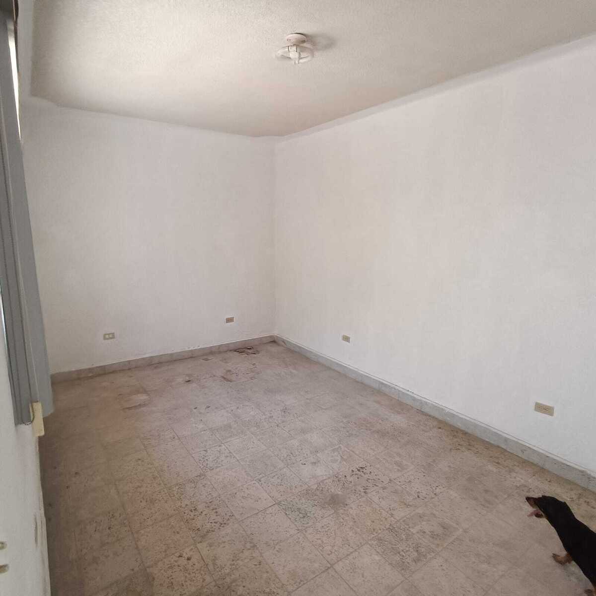 33 of 38: Cuarto de visitas con Baño