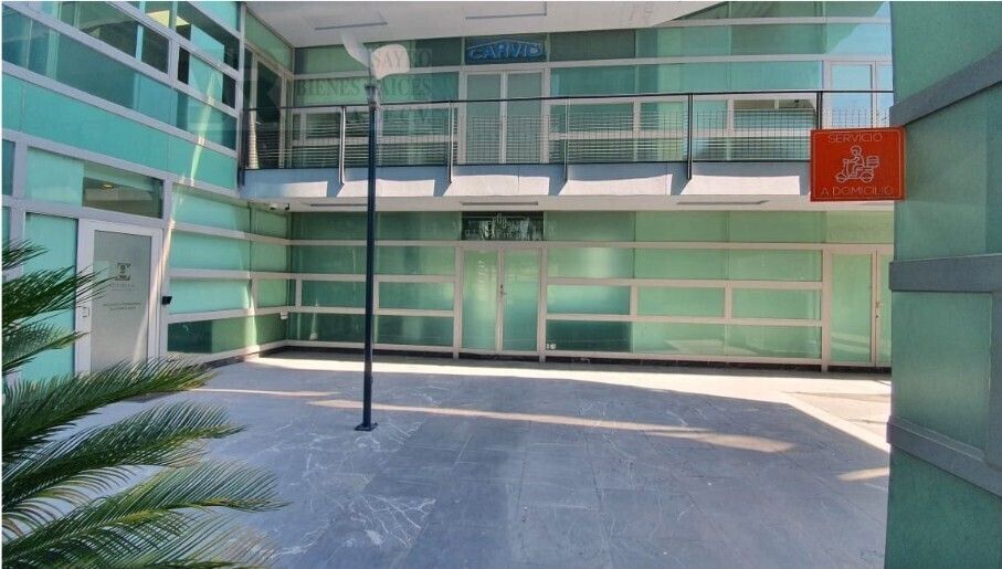5 de 9: Terraza Vestíbulo enfrente de la Oficina.
