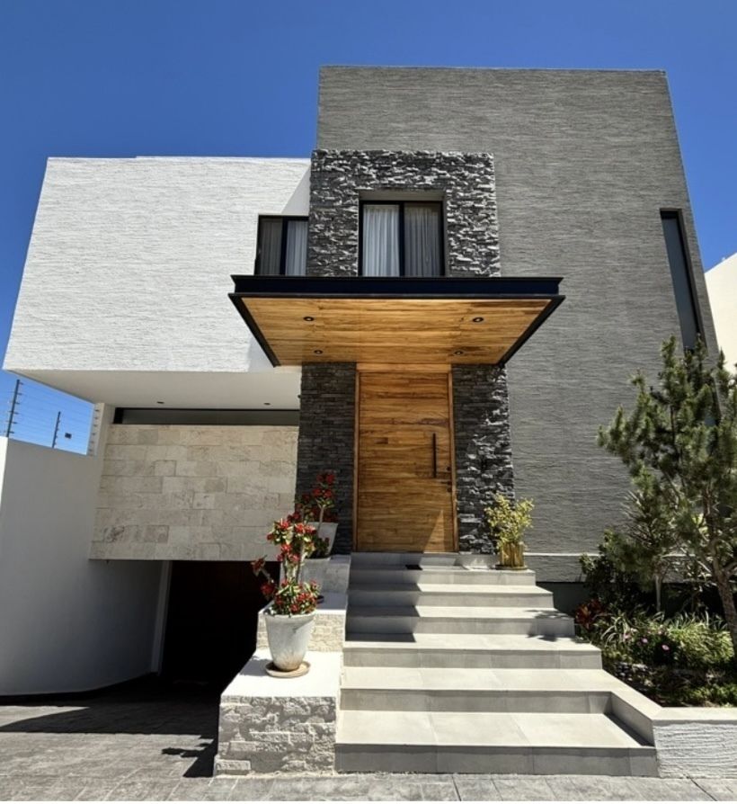 2 of 15: FACHADA