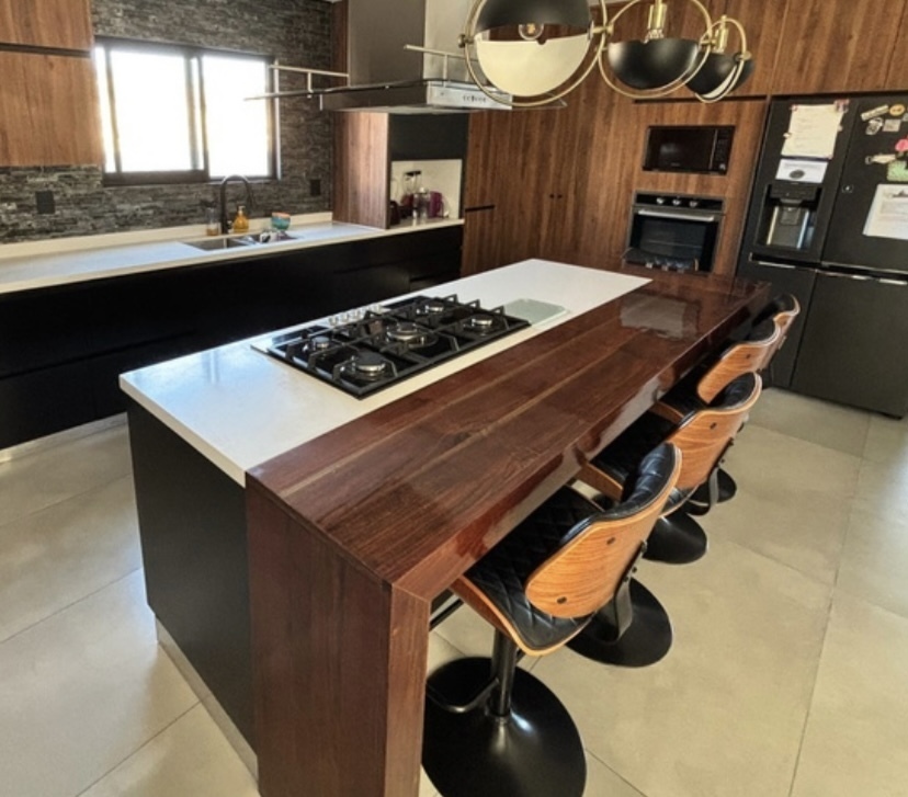 3 of 46: Cocina equipada