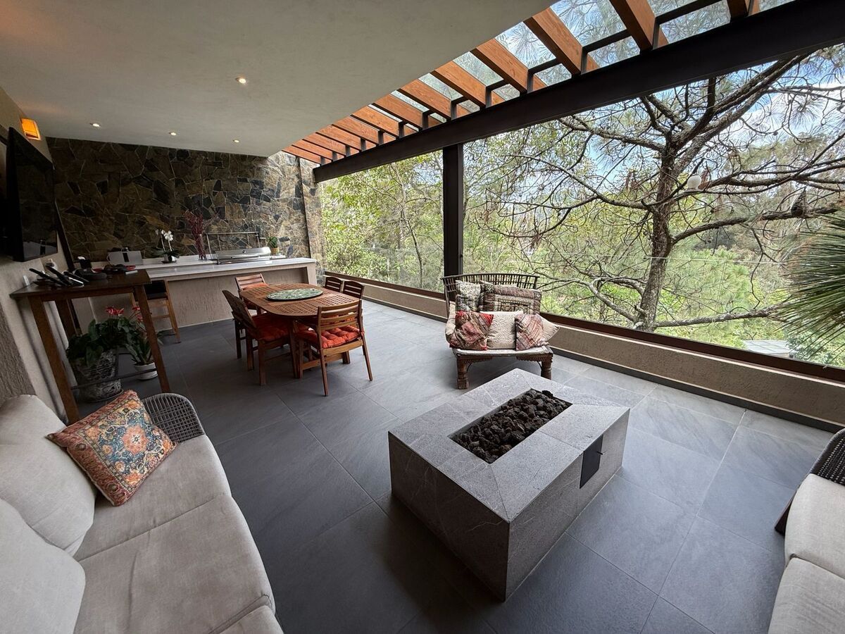 8 of 16: Terraza