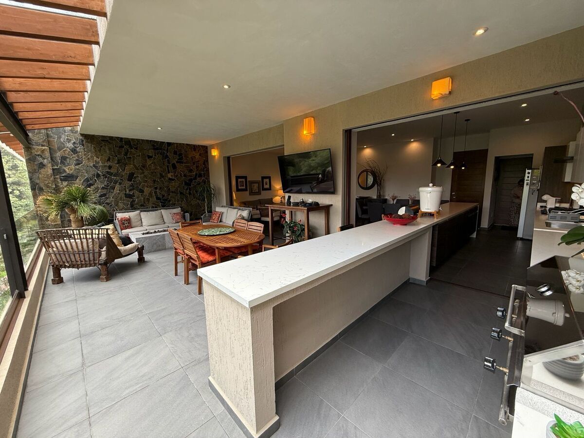 11 of 16: Terraza