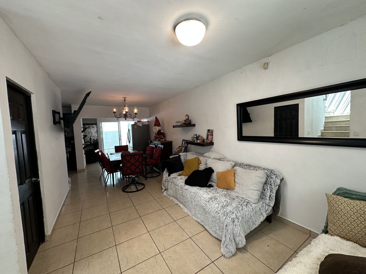 4 of 29: Sala y comedor