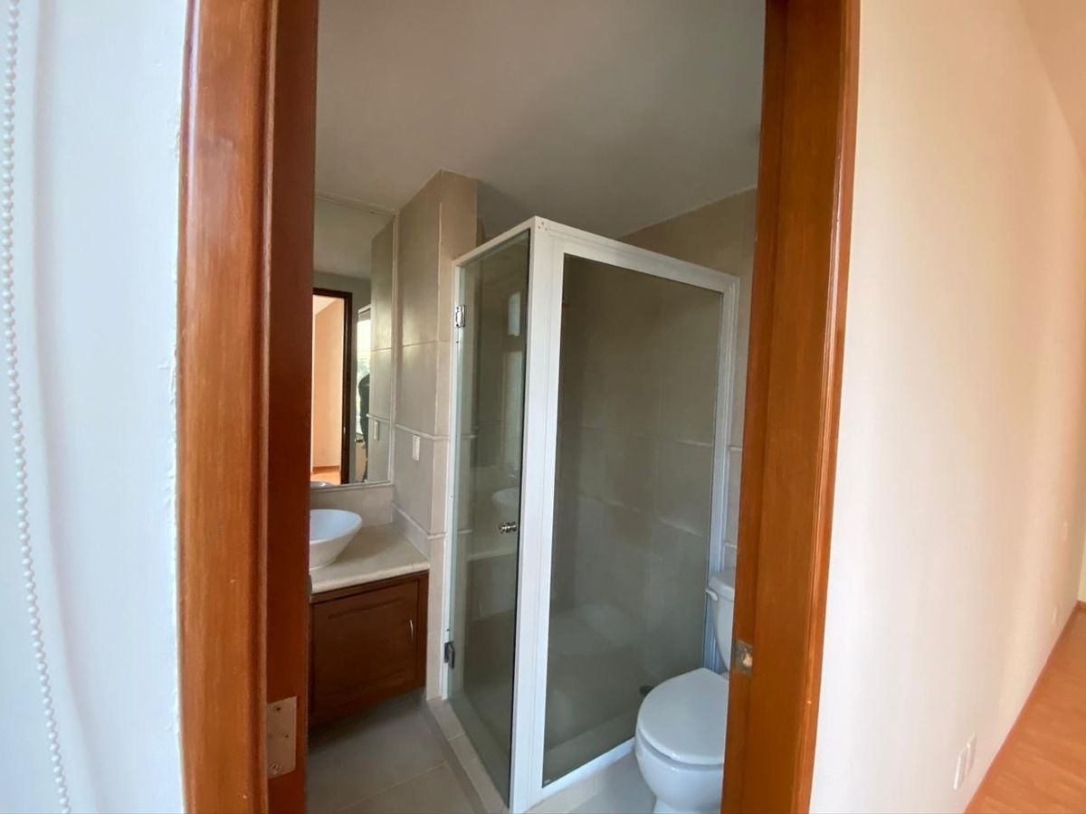 24 de 27: Baño de tercera recámara