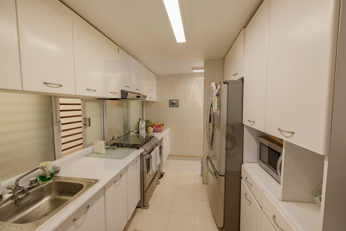 2 of 12: Cocina integral