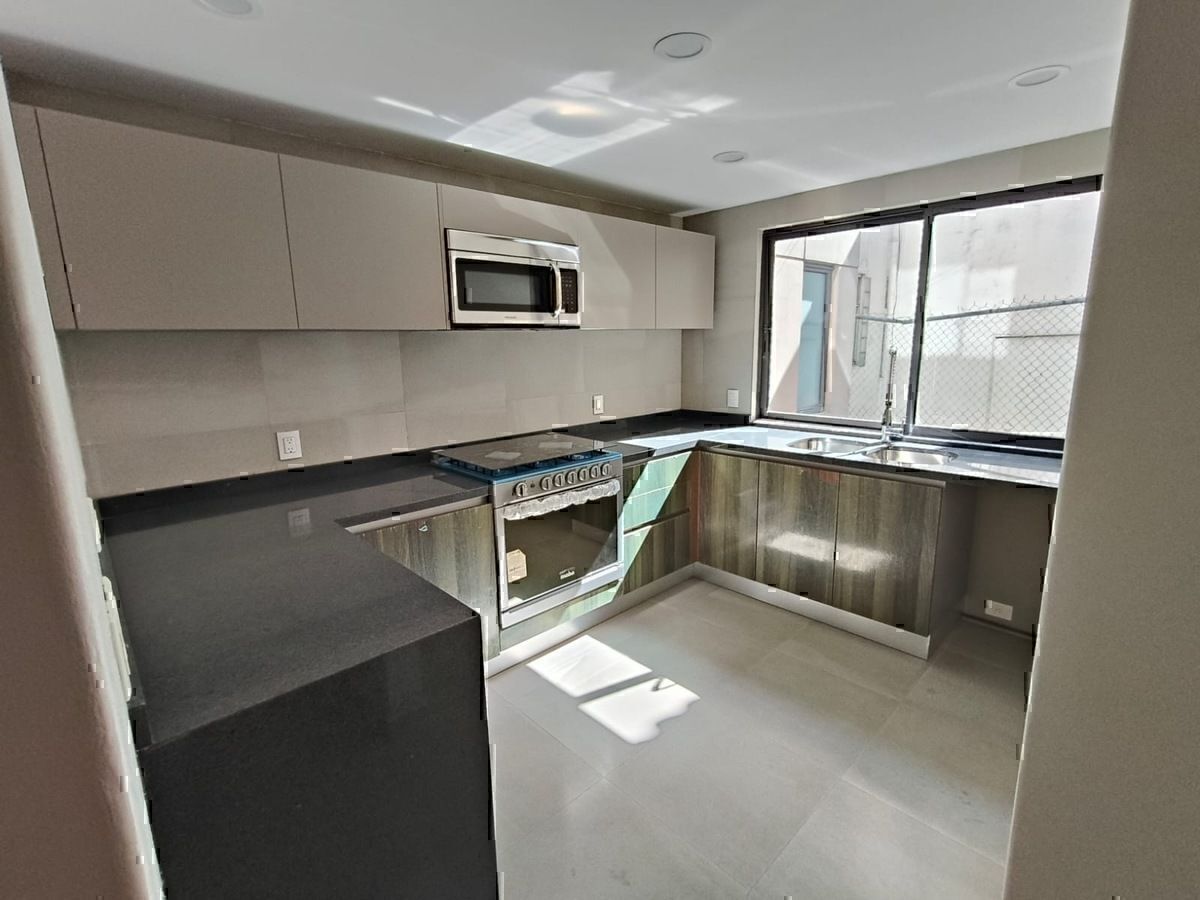 https://assets.easybroker.com/property_images/5457451/94521382/EB-TY7451.jpeg?version=1755561017