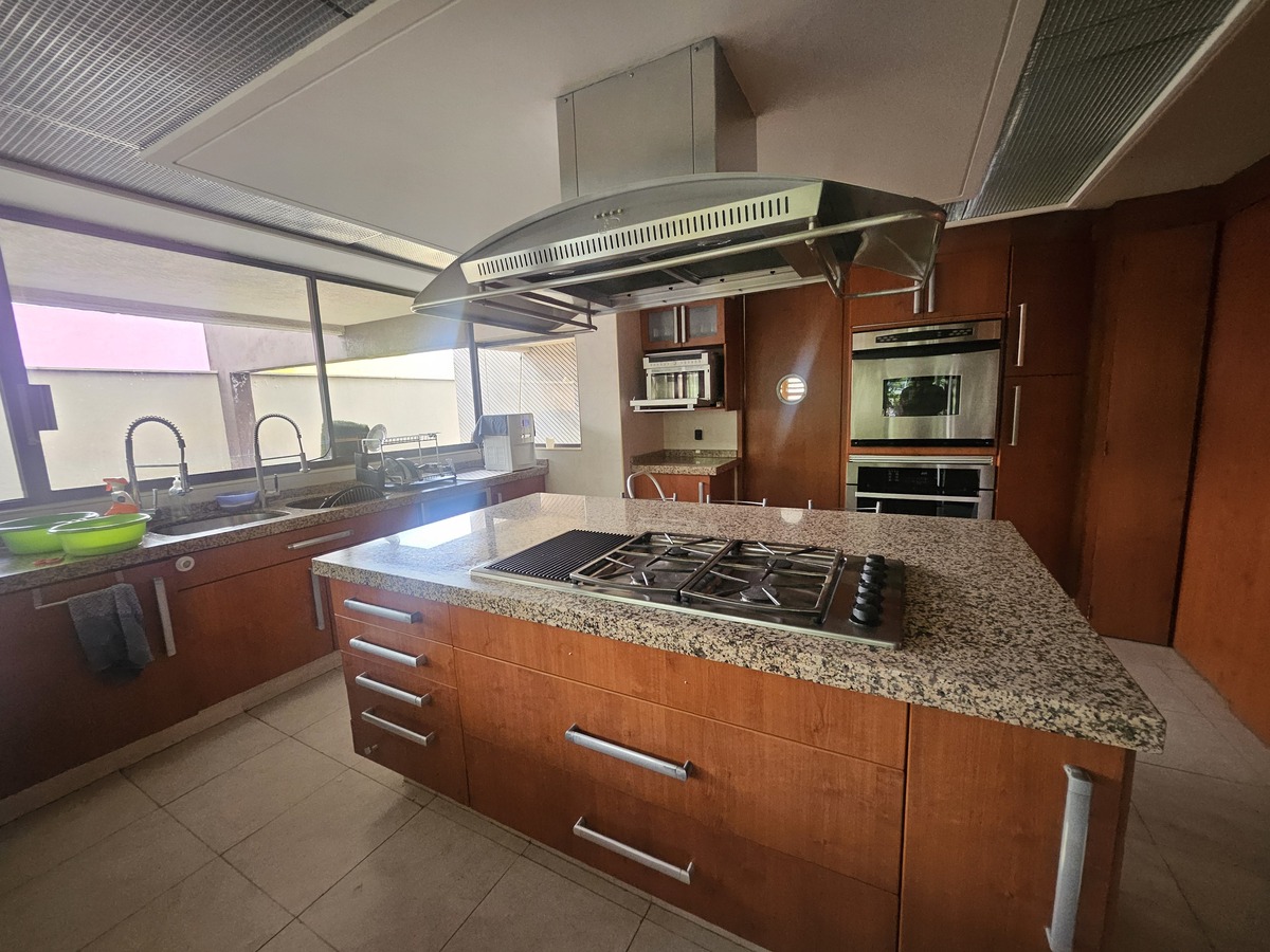 46, Calle Bosque De Naranjos, Bosque de las Lomas, 11700 con 3 Recámaras, 3 Baños, 640 Metros Cuadrados y 4 Puestos de Estacionamiento 46, Calle Bosque De Naranjos, Bosque de las Lomas, 11700 con 3 Recámaras, 3 Baños, 640 Metros Cuadrados y 4 Puestos de Estacionamiento