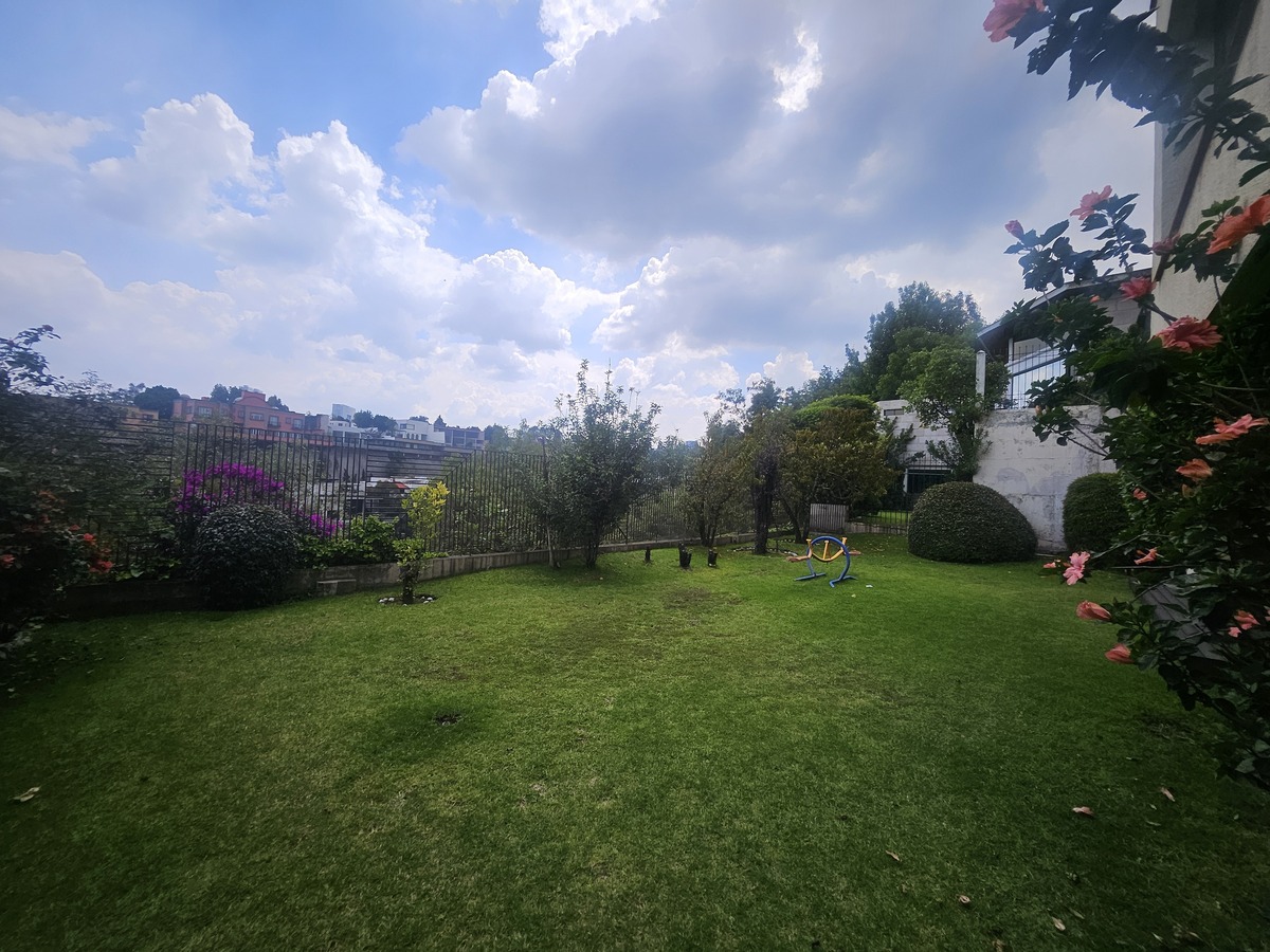 46, Calle Bosque De Naranjos, Bosque de las Lomas, 11700 con 3 Recámaras, 3 Baños, 640 Metros Cuadrados y 4 Puestos de Estacionamiento