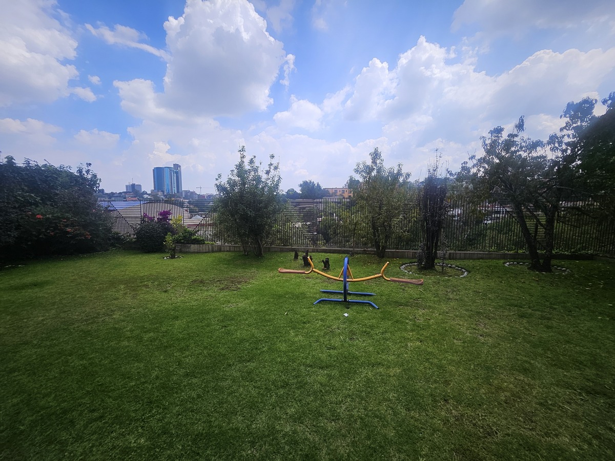 46, Calle Bosque De Naranjos, Bosque de las Lomas, 11700 con 3 Recámaras, 3 Baños, 640 Metros Cuadrados y 4 Puestos de Estacionamiento 46, Calle Bosque De Naranjos, Bosque de las Lomas, 11700 con 3 Recámaras, 3 Baños, 640 Metros Cuadrados y 4 Puestos de Estacionamiento
