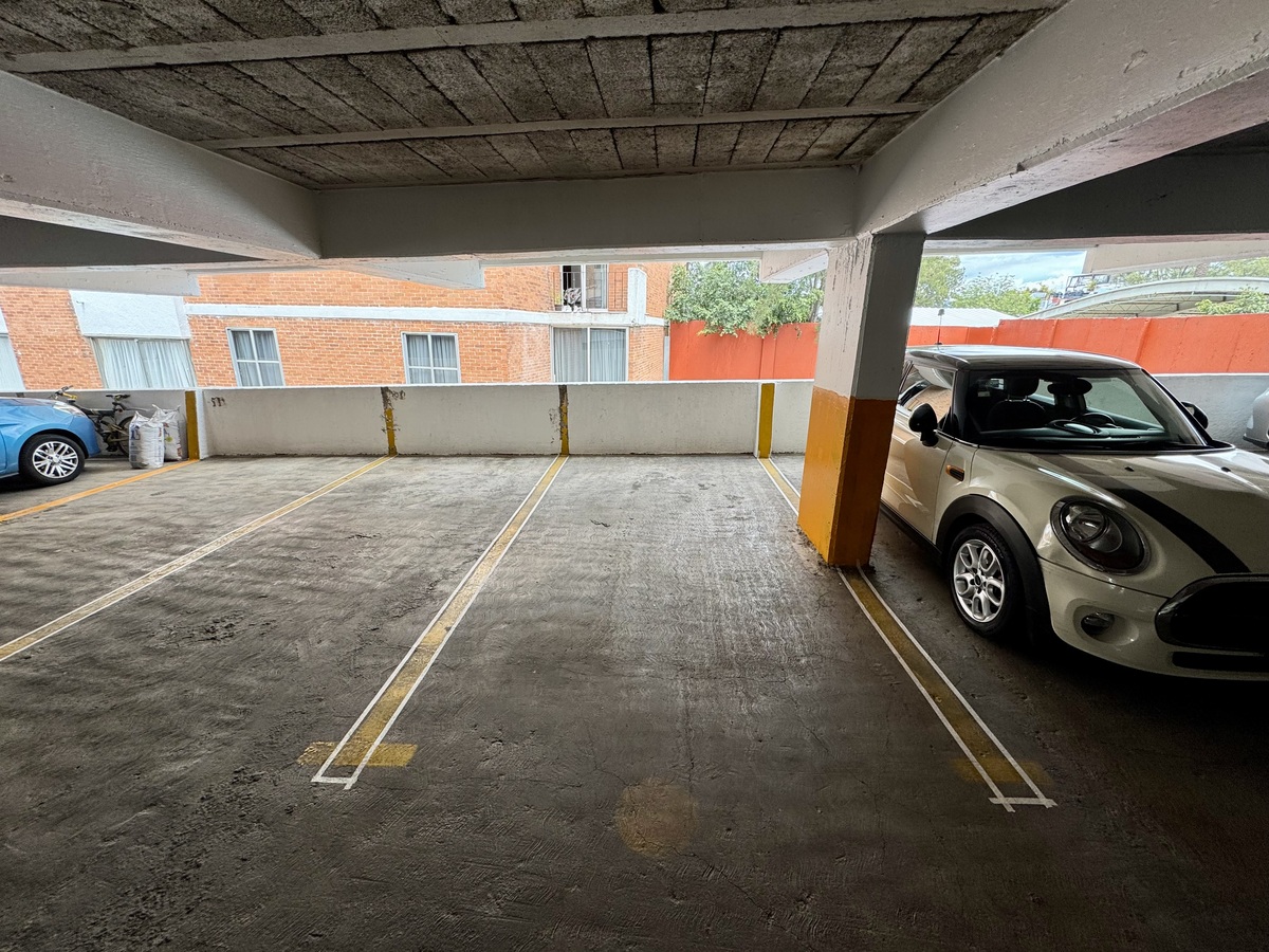 24 of 31: CAJÓN DE ESTACIONAMIENTO - 2