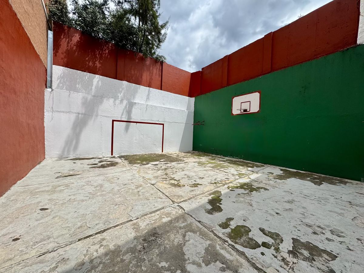 27 of 31: CANCHA DE BASKETBALL