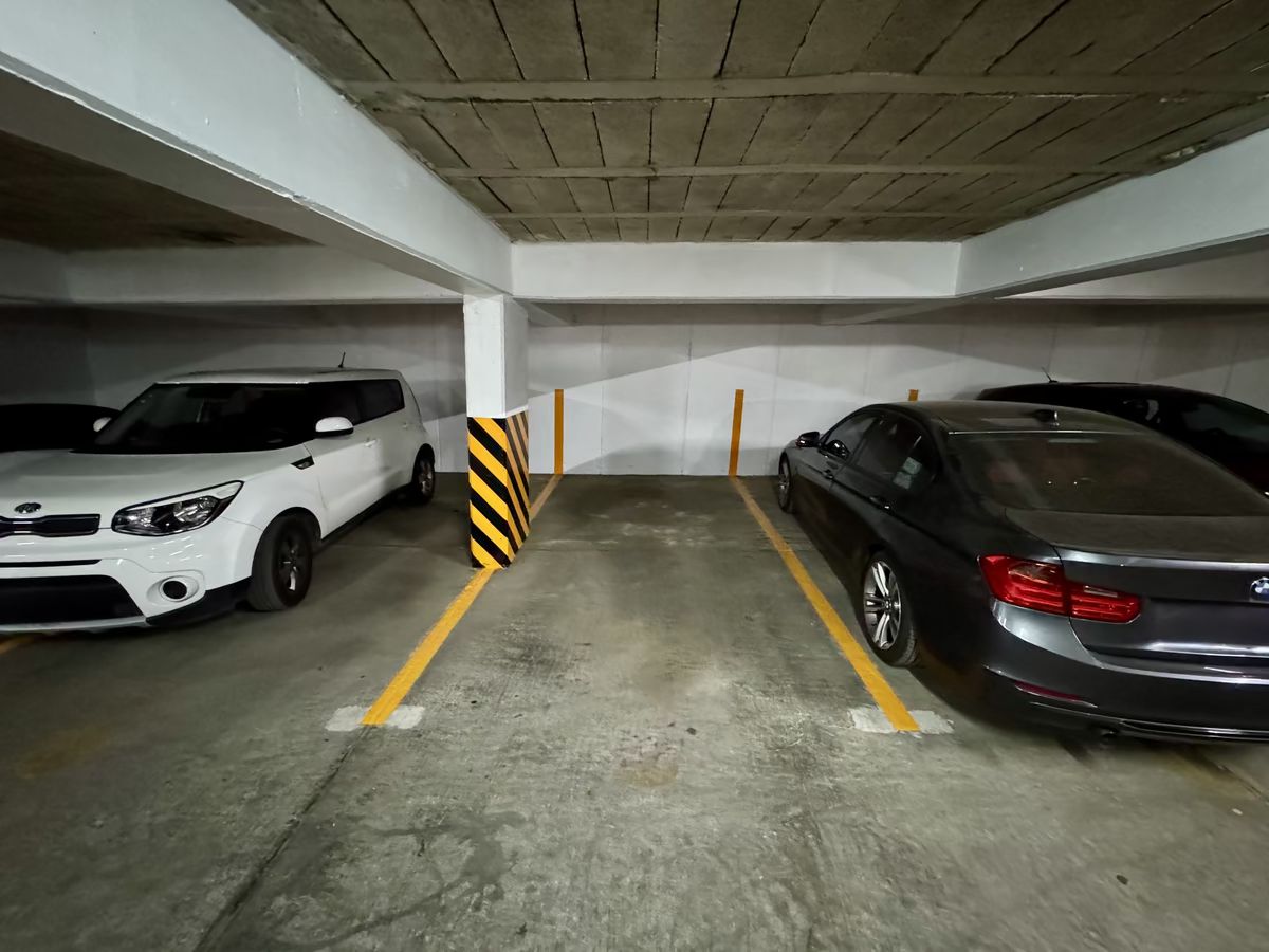 23 of 31: CAJÓN DE ESTACIONAMIENTO - 1
