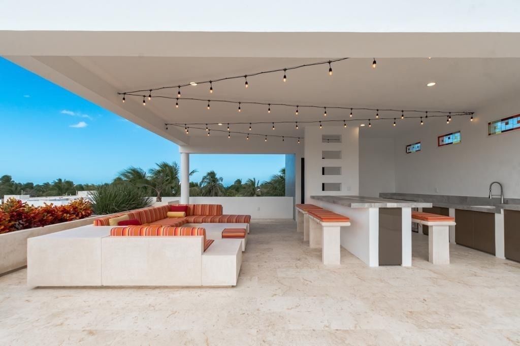 22 of 27: Furnished roof terrace