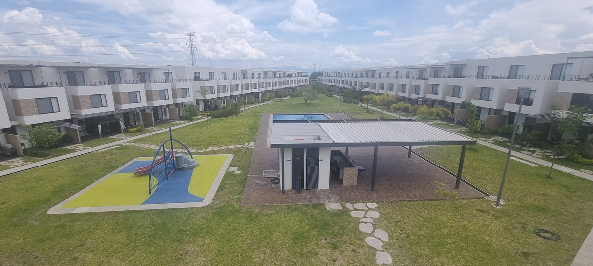 4 de 33: palapa con asador y juegos infantiles